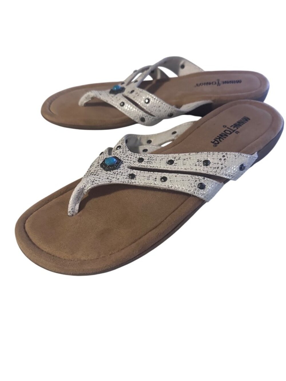 Minnetonka white thong sandal with turquoise colored stone size 9W
